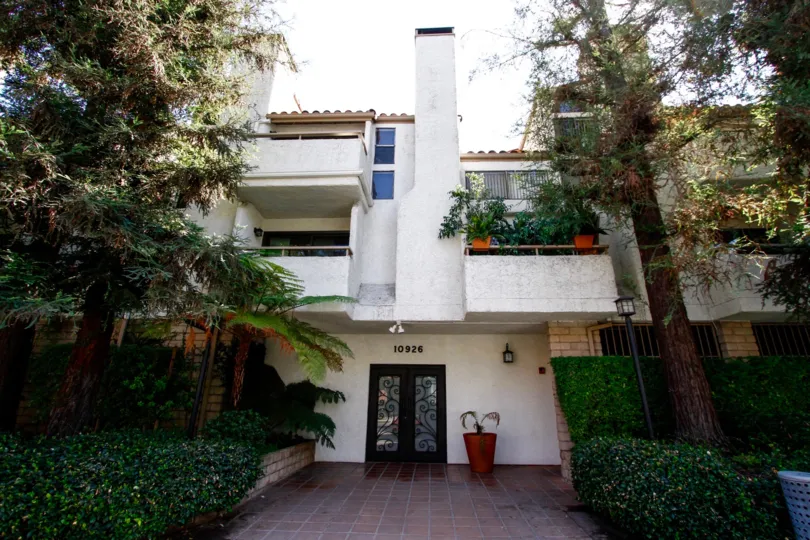 The entryway into Bluffside Court