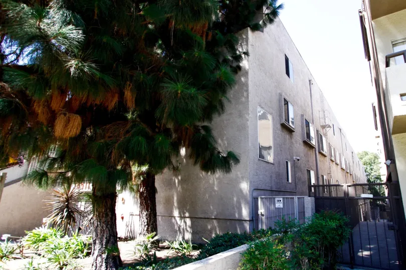 The Bluffside Townhomes building in Studio City