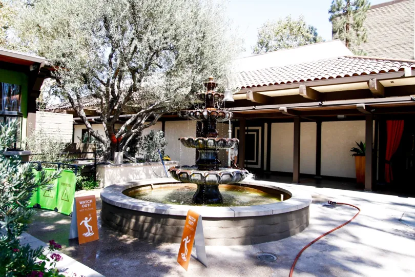 The fountain seen in front of Casa De Oro