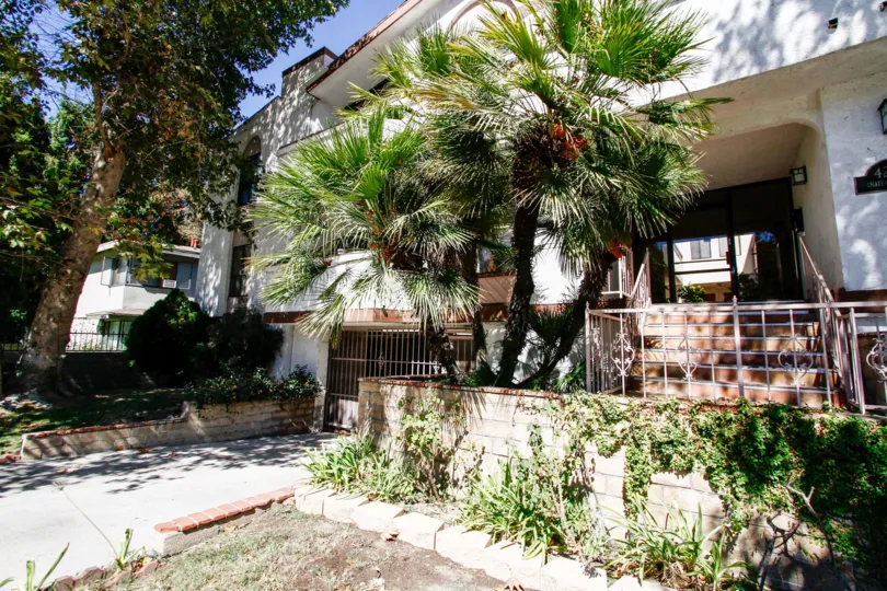 The sidewalk up to Chateau Laurel in Studio City