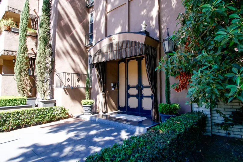 The entrance into Chauteau Laurelle in Studio City