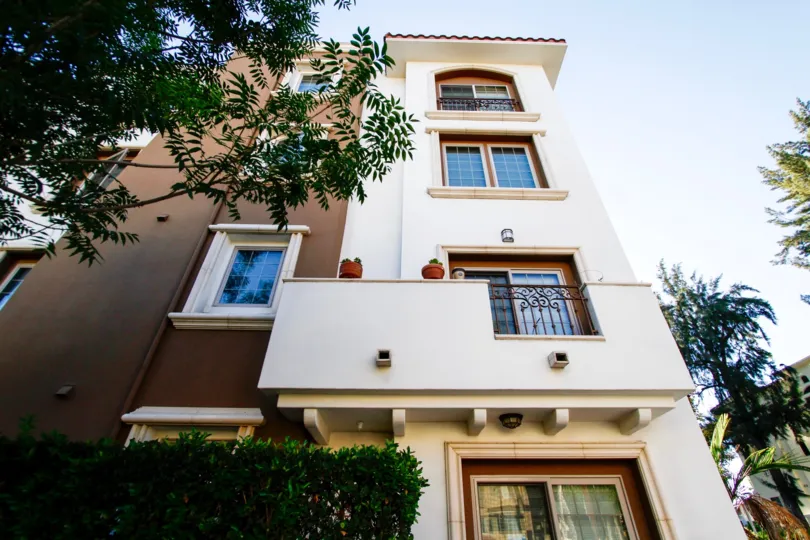 The balcony at Chelsea Place in Studio City