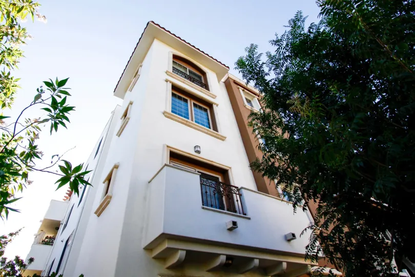 The architcutre of the Chelsea Place in Studio City