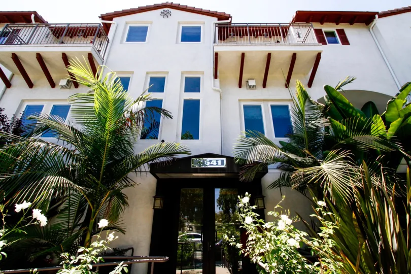 The entrance into Colfax Villas in Studio City