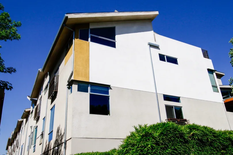 The Deck House building in Studio City