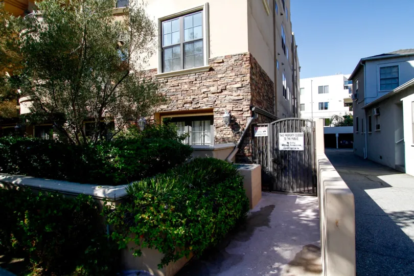 The side entrance into the Hoffman Villas