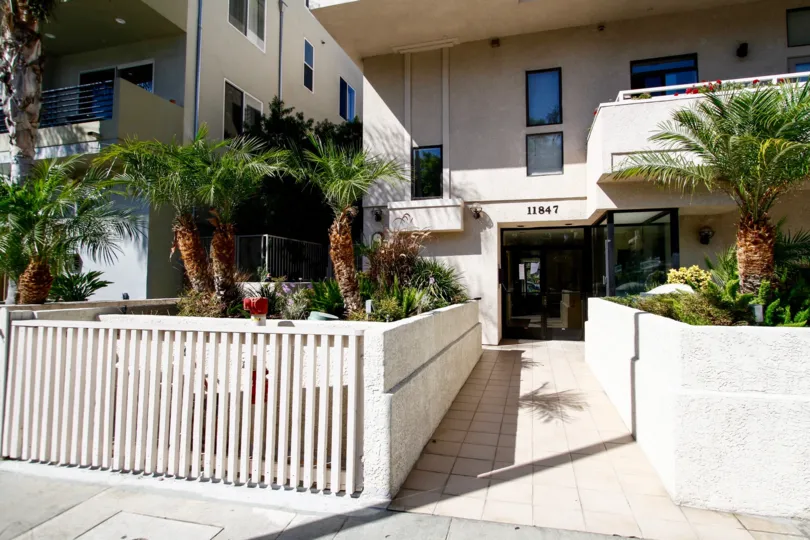 The entryway into Laurelwood Condos