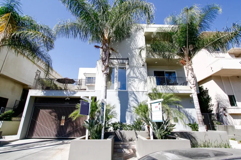 The Laurelwood Villas building in Studio City