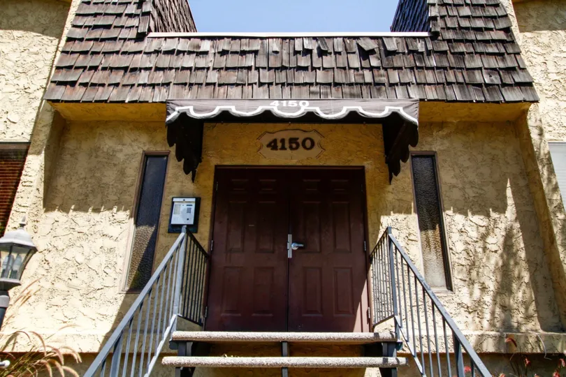 The doors leading into Leefield Manor