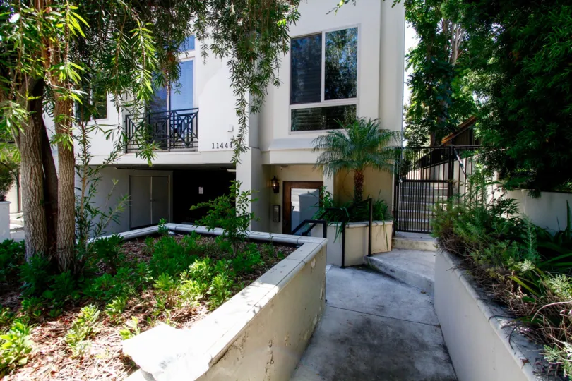 The entryway at Moorpark Townhomes in Studio City