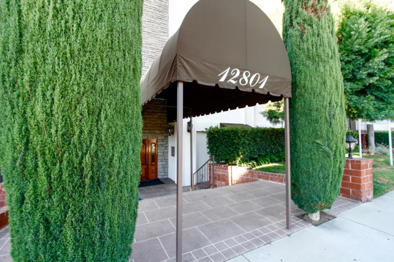 The entrance into Parkside Condominiums in Studio City