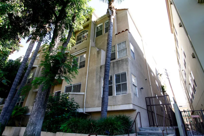 The windows seen on units at the Studio City Classic