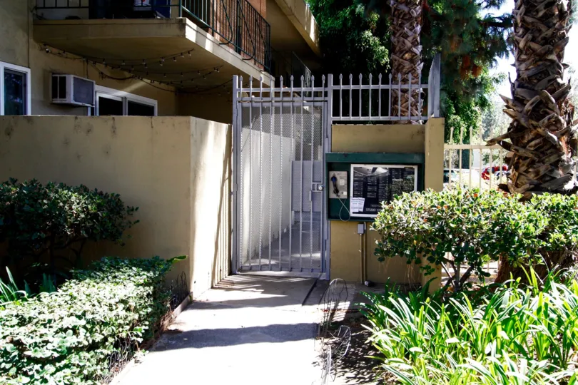 The side entrance into Studio City Villas in Studio City