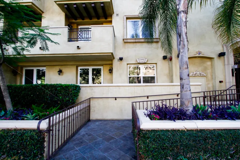 The entryway up to Studio Villas South in Studio City