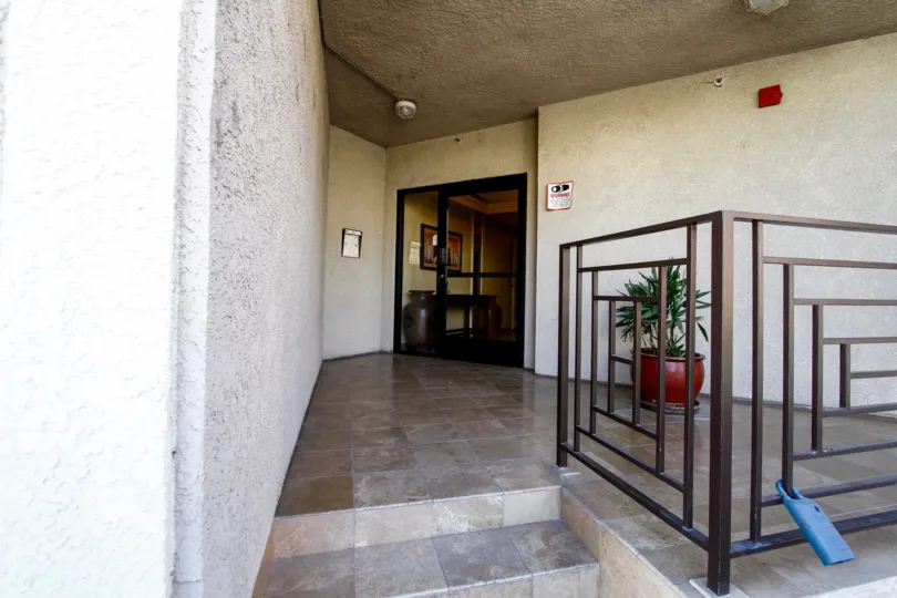 The entrance into Studio Vista Living in Studio City