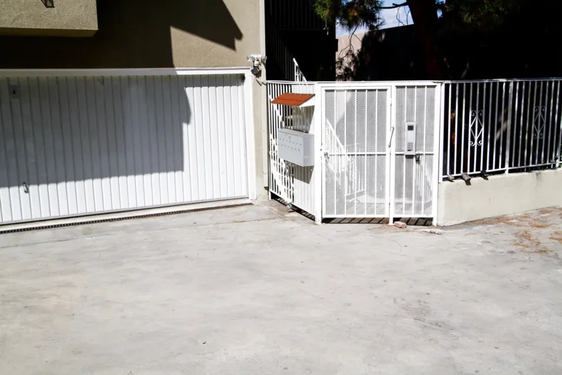 The locked door into Sunshire Terrace in Studio City