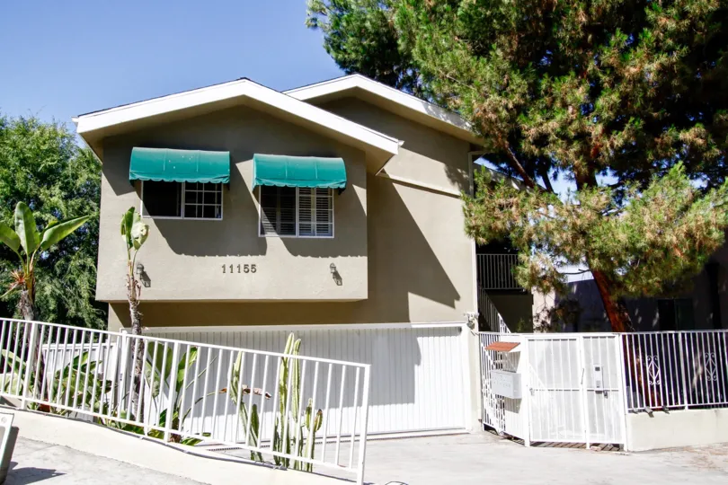 The drive up to Sunshire Terrace in Studio City