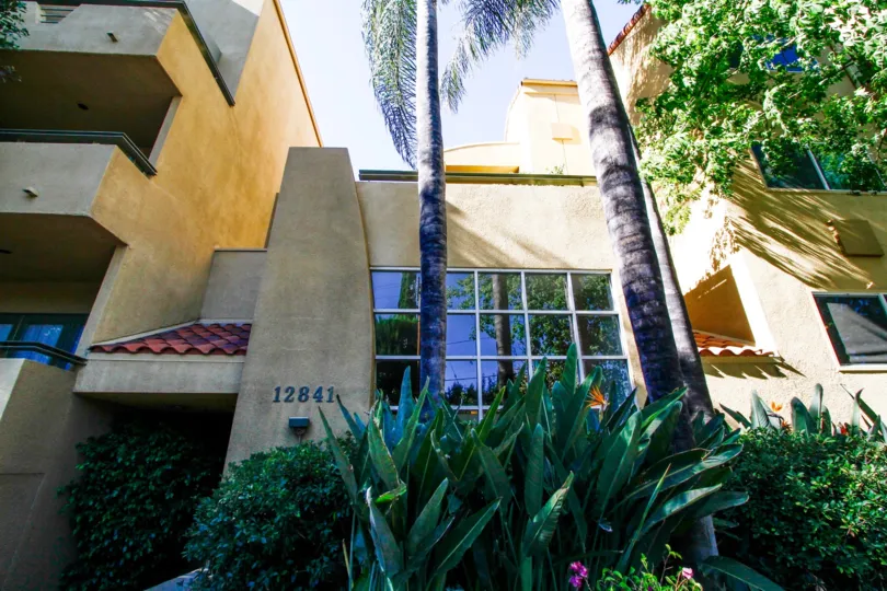 The address of Toscana Court written on the building