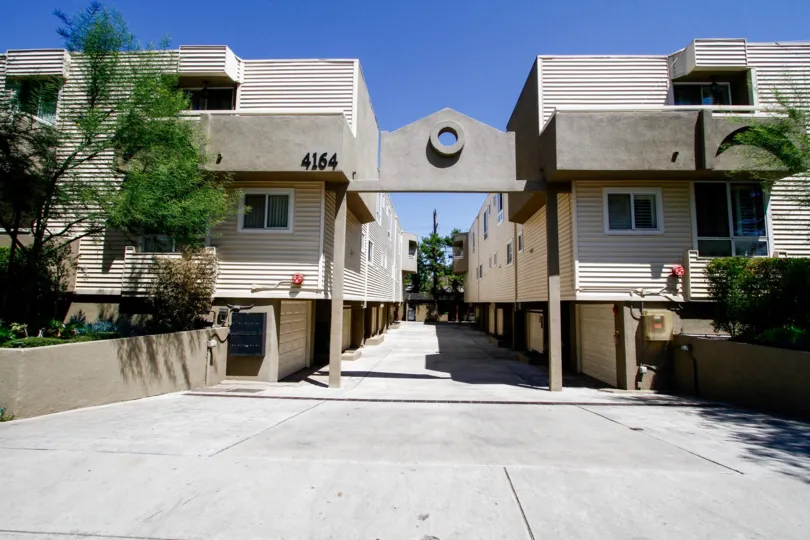 The grand entrance into Tujunga North in Studio City