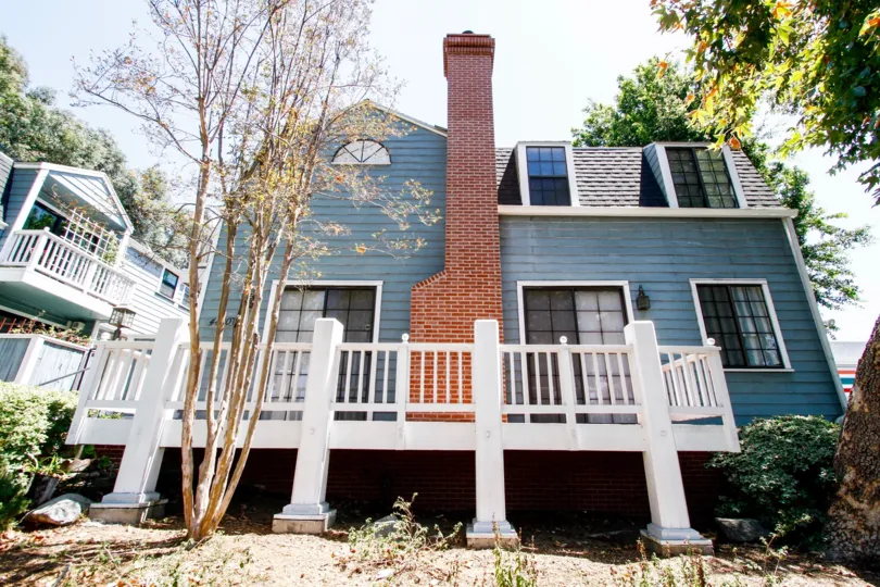 The Tujunga Townhomes building in Studio City