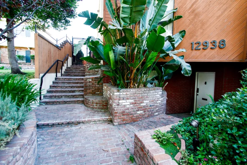 The walkway into the Valleyheart Regency in Studio City