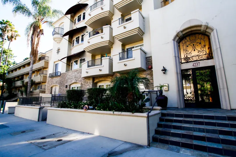 The balconies seen at the Villa Cortina in Studio City