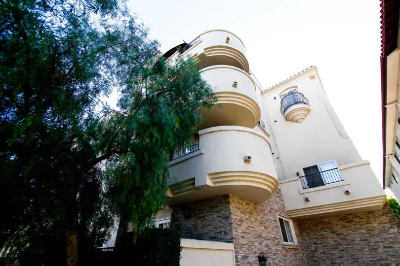 The view of the Villa Cortina from the ground