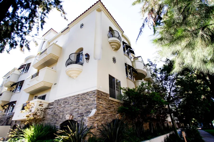 The view of the Villa Dolce from the street