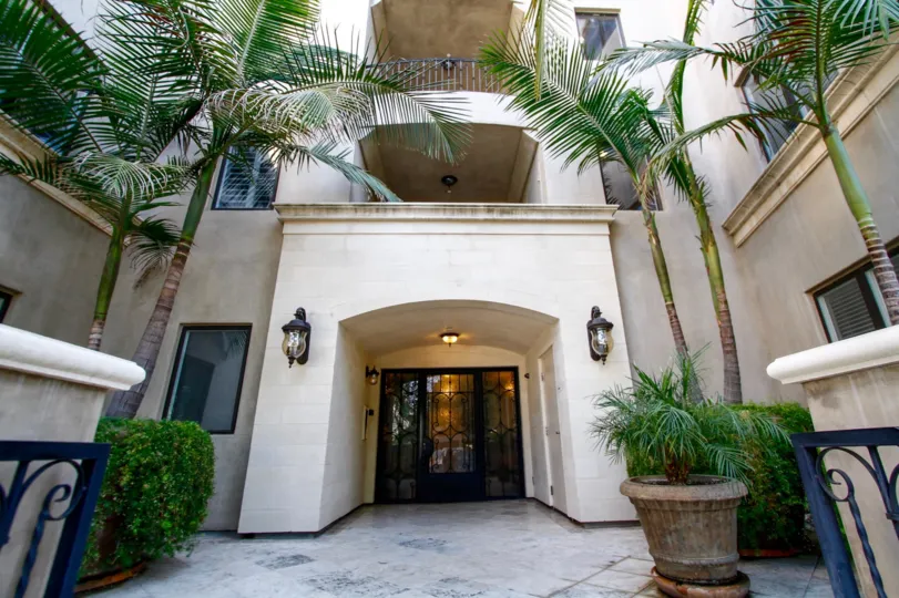 The décor around the entrance into the Vita Bella in Studio City