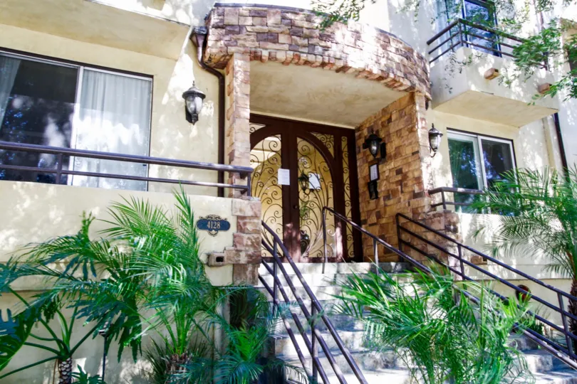 The grand entrance into Whitsett Greens in Studio City