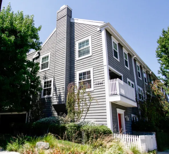 The Woodbridge Court building in Studio City