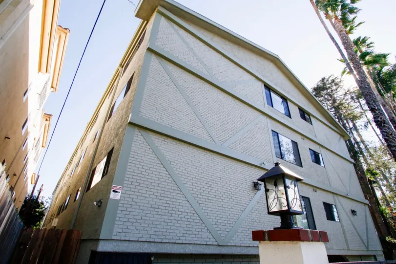 The décor upon seeing the Woodbridge Townhomes