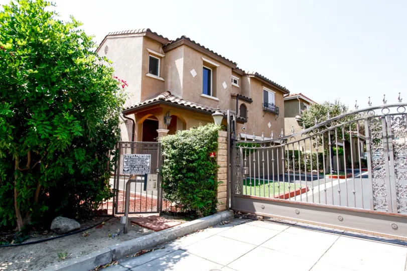 The building at 29 Mountain View in Sylmar California