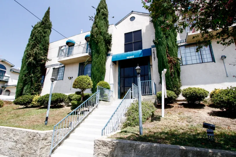 The etnrance into Foothill Townhomes in Sylmar California
