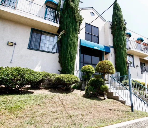 The Foothill Townhomes building in Sylmar California