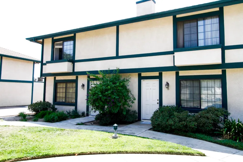 The entrance into Glenoaks Gardens unit