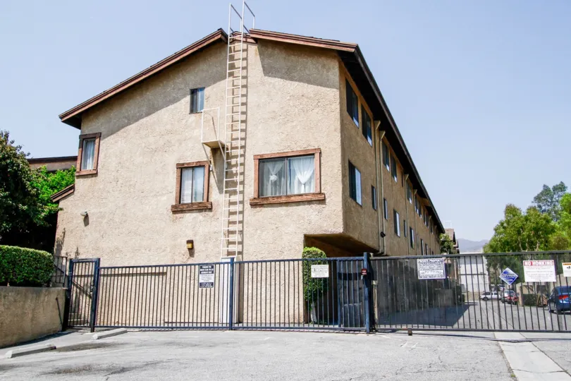 The building at North Club Villas