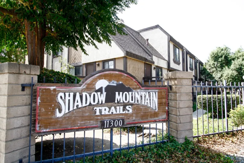 The sign welcoming you into Shadow Mountain Trail in Sylmar California