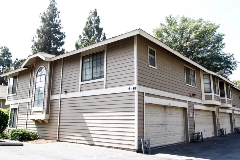 The garage for Shadow Mountain View in Sylmar California