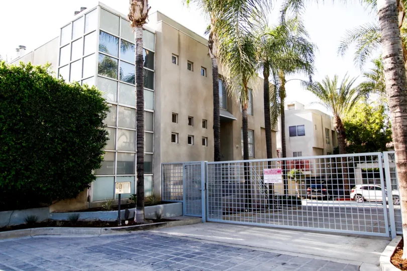 The building at 18215 Burbank Blvd