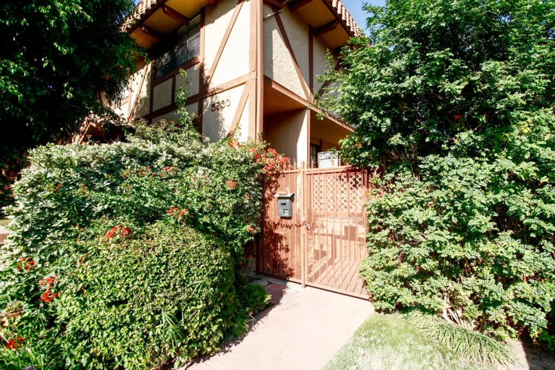 The gate at 5830 Etiwanda Ave in CA California