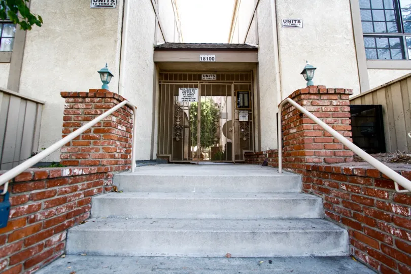 The entrance into Lindley Townhomes in CA California