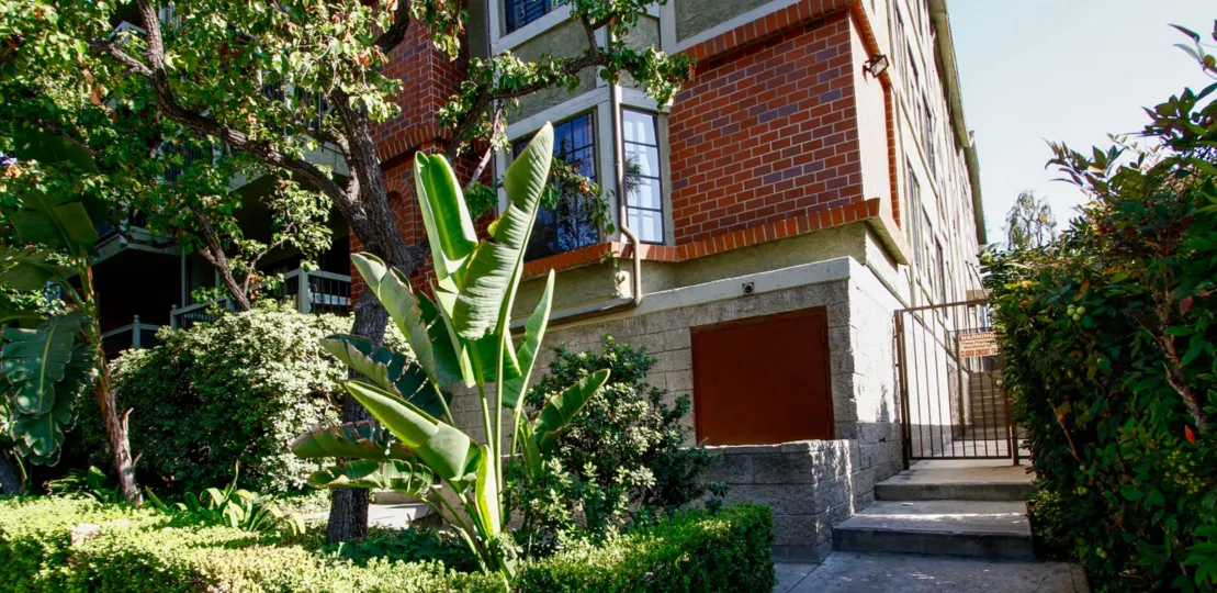 The privacy provided by hedges around the Regent Court