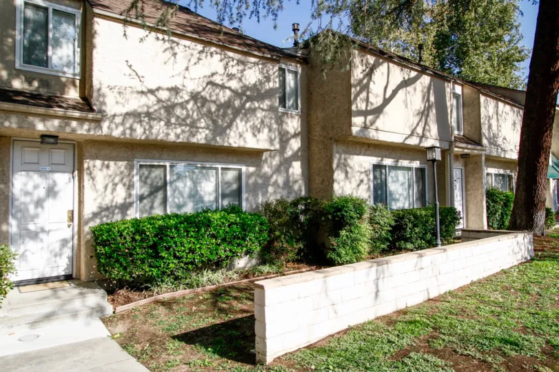 The Tarzana Oaks building in CA California