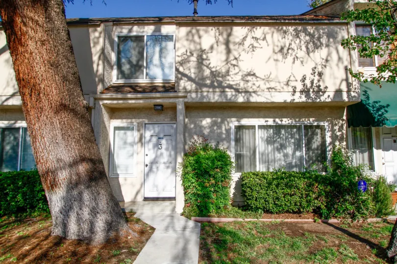 The windows in Tarzana Oaks