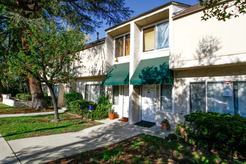 The entrance into Tarzana Oaks