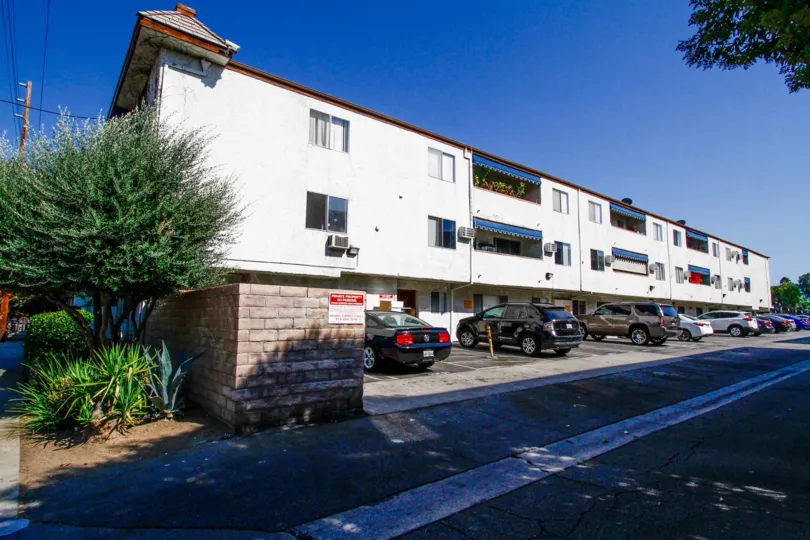 The Tarzana Plaza building in CA California
