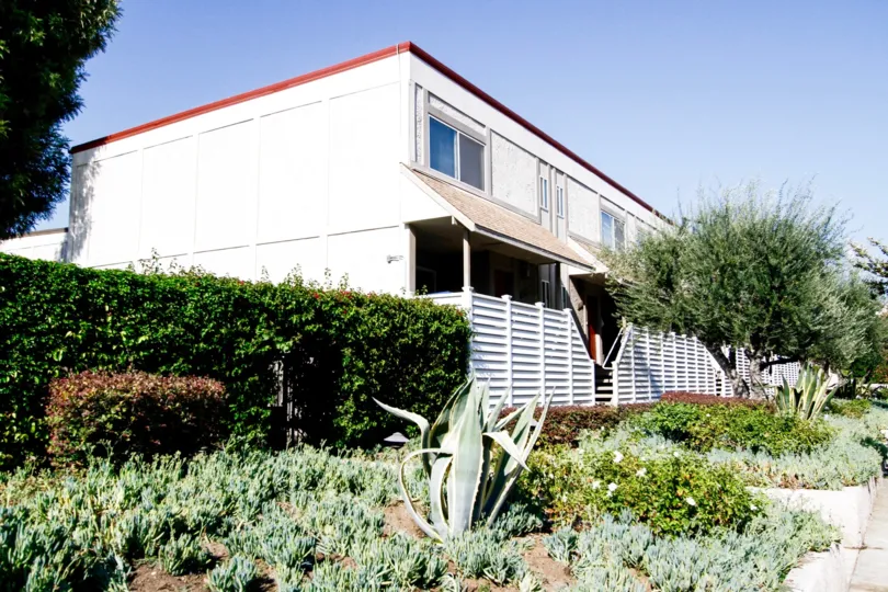 The windows in the Tarzana Tennis Townhomes