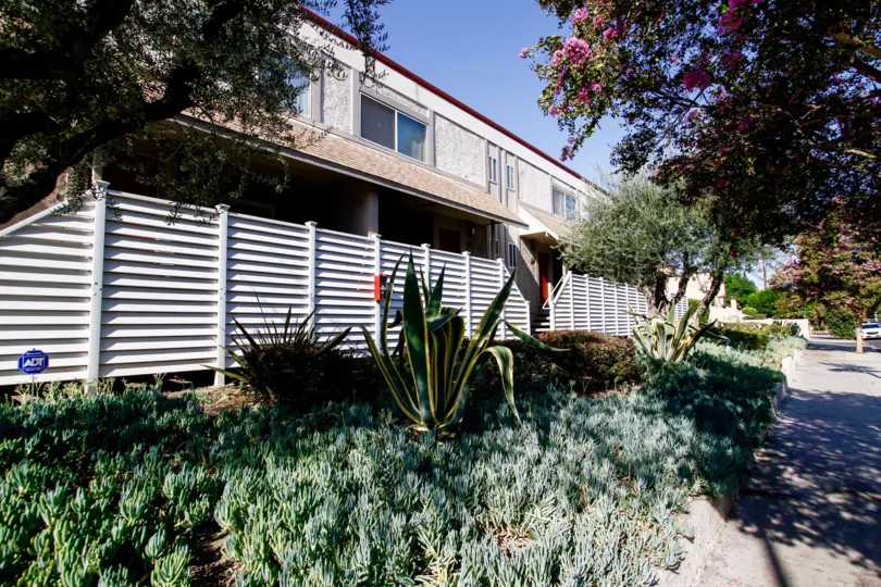 A view of the Tarzana Tennis Townhomes in CA California