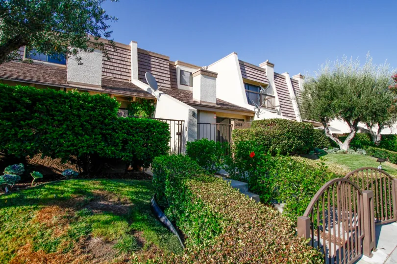 The view of Tarzana Villas North in CA California